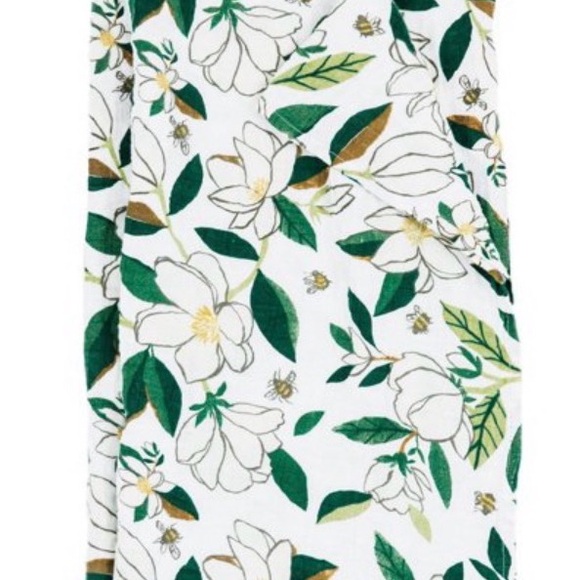 Clementine Other - Clementine Kids Baby Swaddling Blanket White with Green Magnolia Print